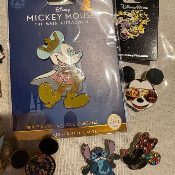 Lot of Disney collectible pins from parks & lanyard 50th & Tinkerbelll & jumbo ✨ - Picture 4 of 8